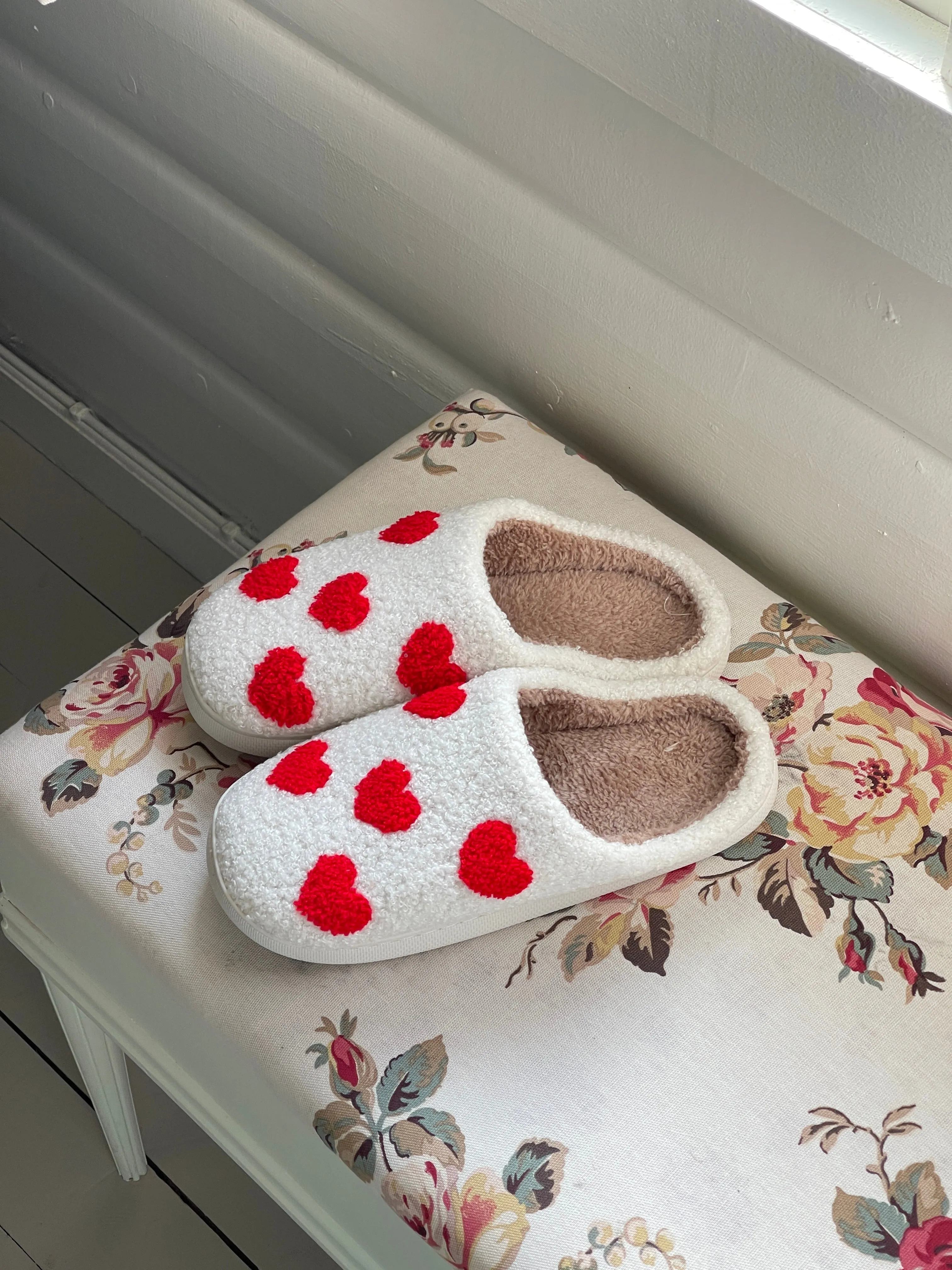 Dakar slippers with red hearts