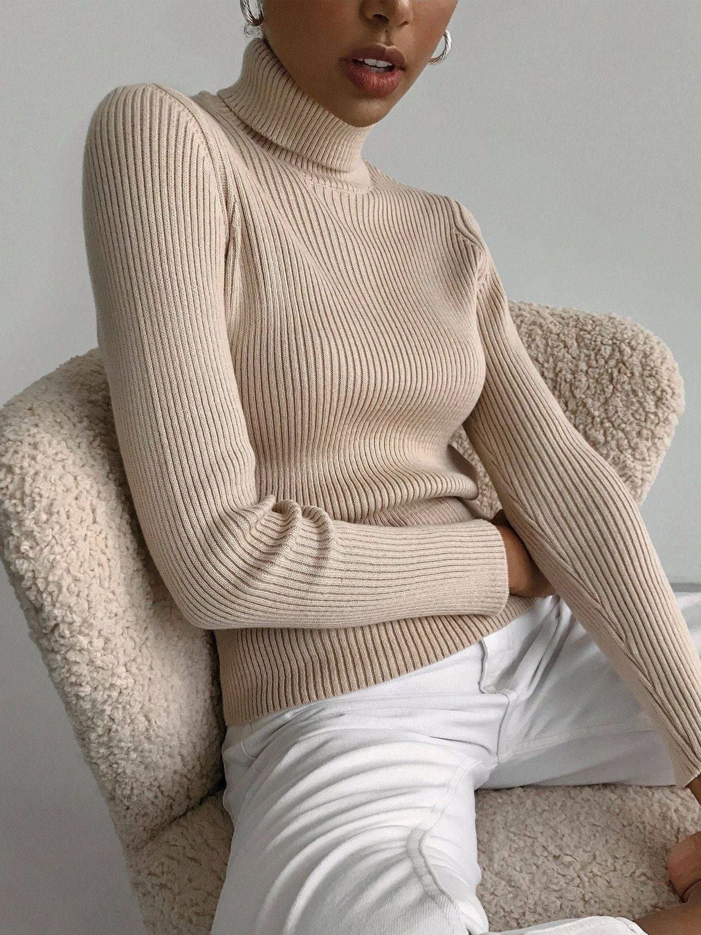 High-necked knitted pullover sweater for women OT
