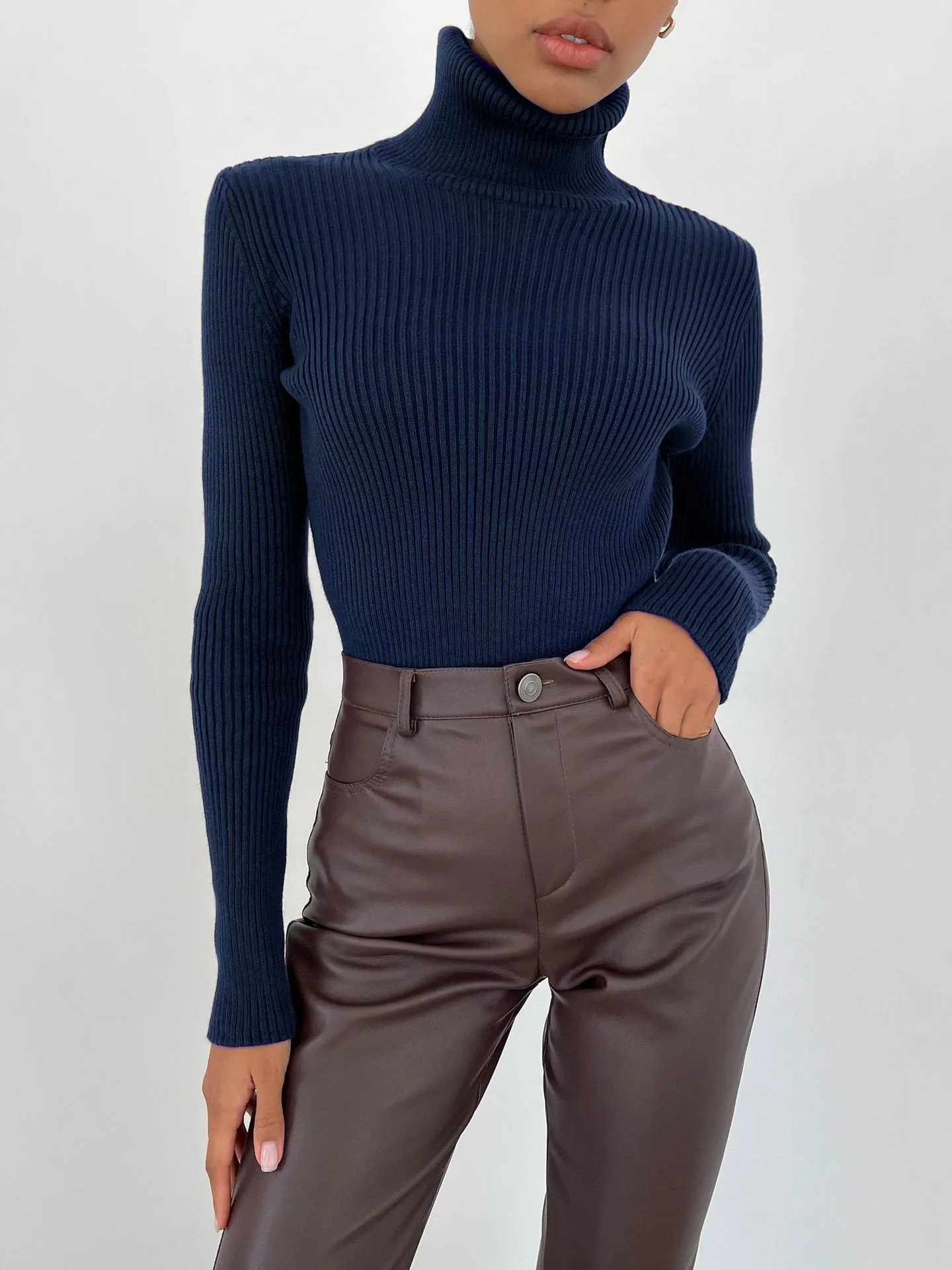 High-necked knitted pullover sweater for women OT