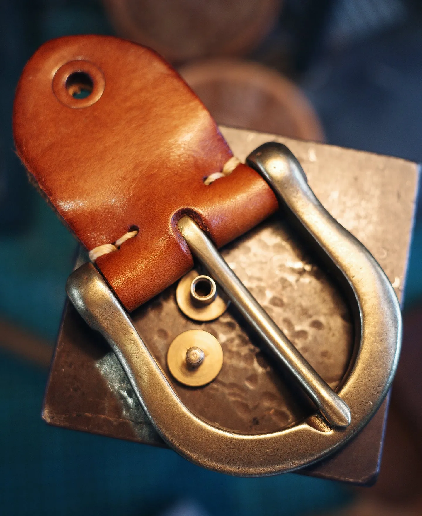 Horseshoe Buckle Leather Belt - Brown