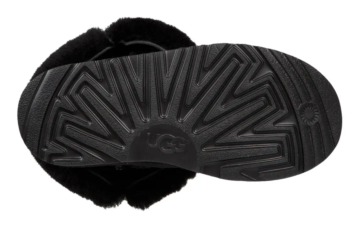 Kids’ UGG Bailey Button II – Cozy Sheepskin Boot with Versatile Style