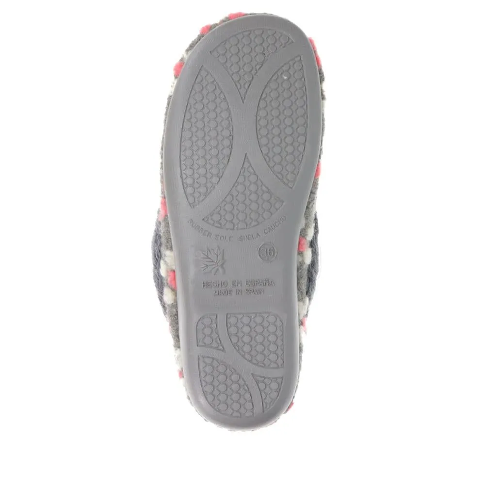 Lightweight Full Slippers - KOY40001 / 325 990