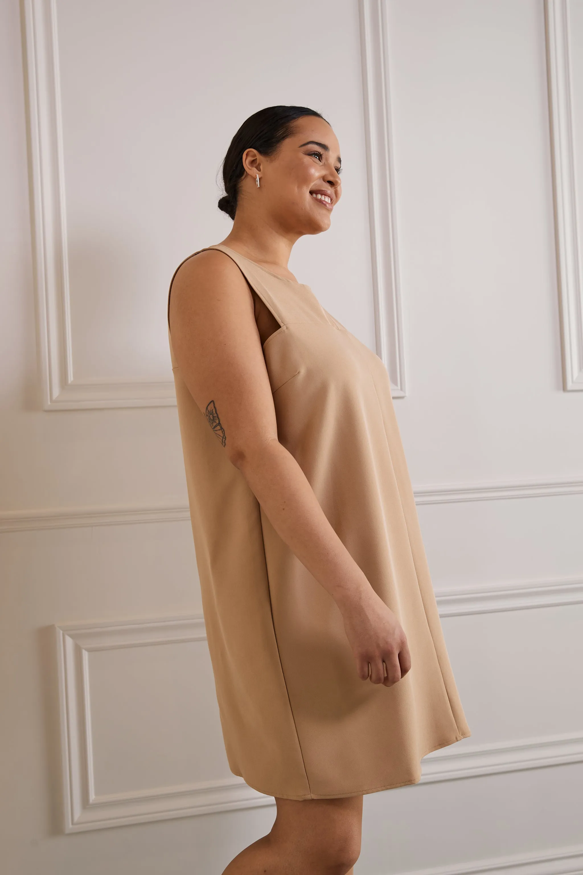 Robe courte à bretelles larges - 2027 (Seconde Main)