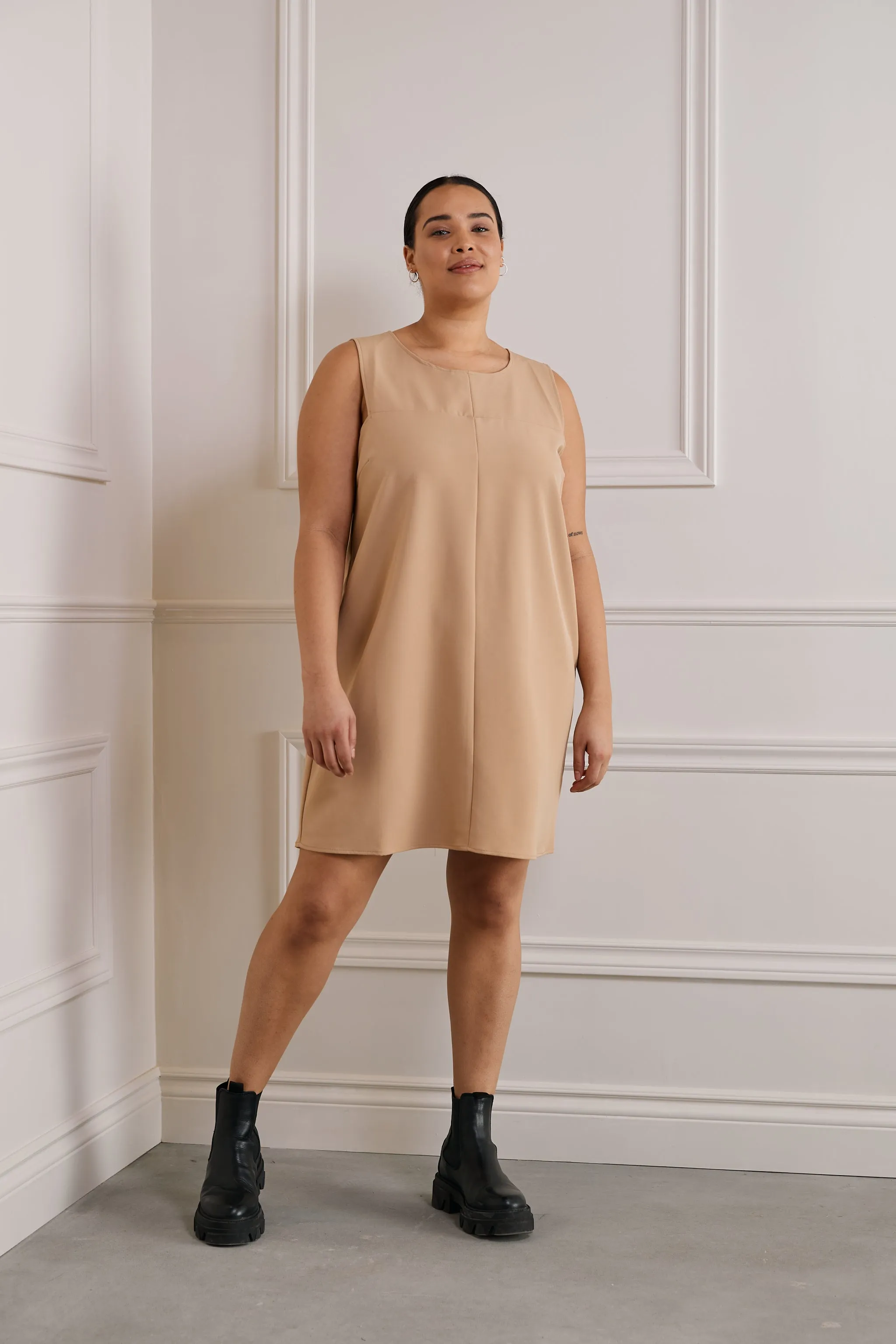 Robe courte à bretelles larges - 2027 (Seconde Main)